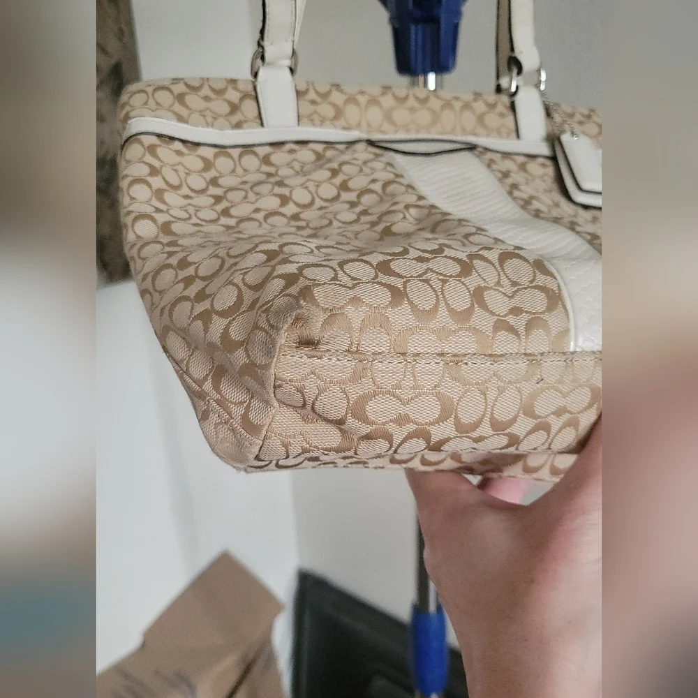 Signature Coach Shoulder Bag